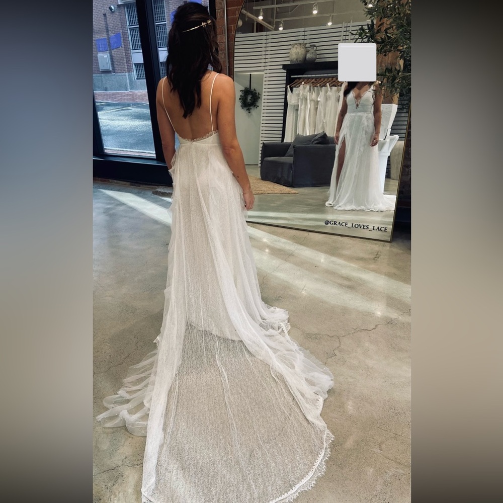 Iconic Grace Loves Lace Wedding Gown - Picture 13 of 13